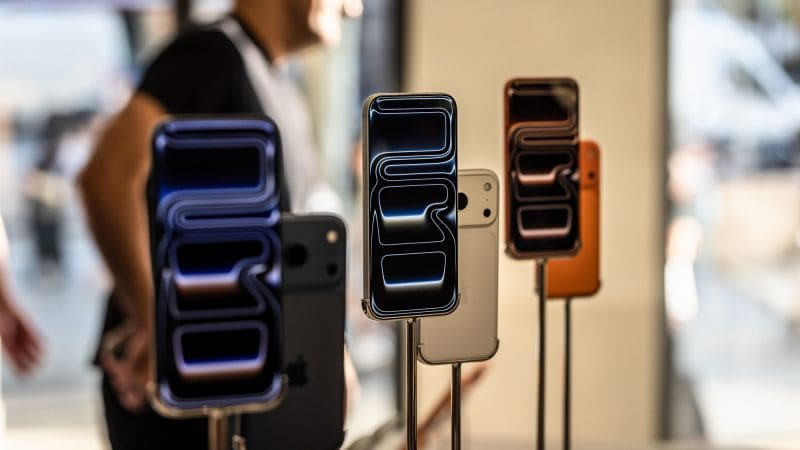 EU Regulators Demand Apple and Google Open Mobile Operating Systems to AI Rivals