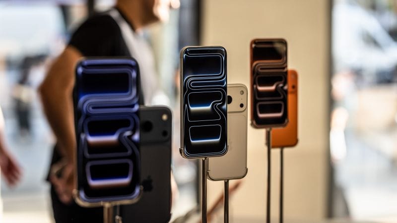 EU Regulators Demand Apple and Google Open Mobile Operating Systems to AI Rivals